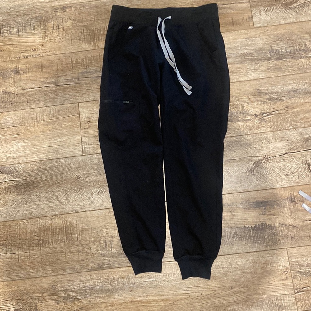 XS Petite Black Fig scrubs Zamora joggers